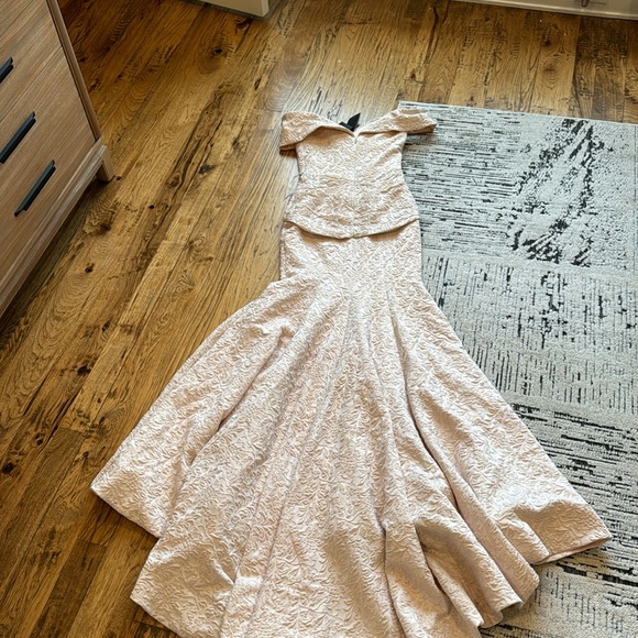 Terani Couture Gown Off-Shoulder Brocade Mother of the Bride Groom Size 4 - Picture 6 of 10